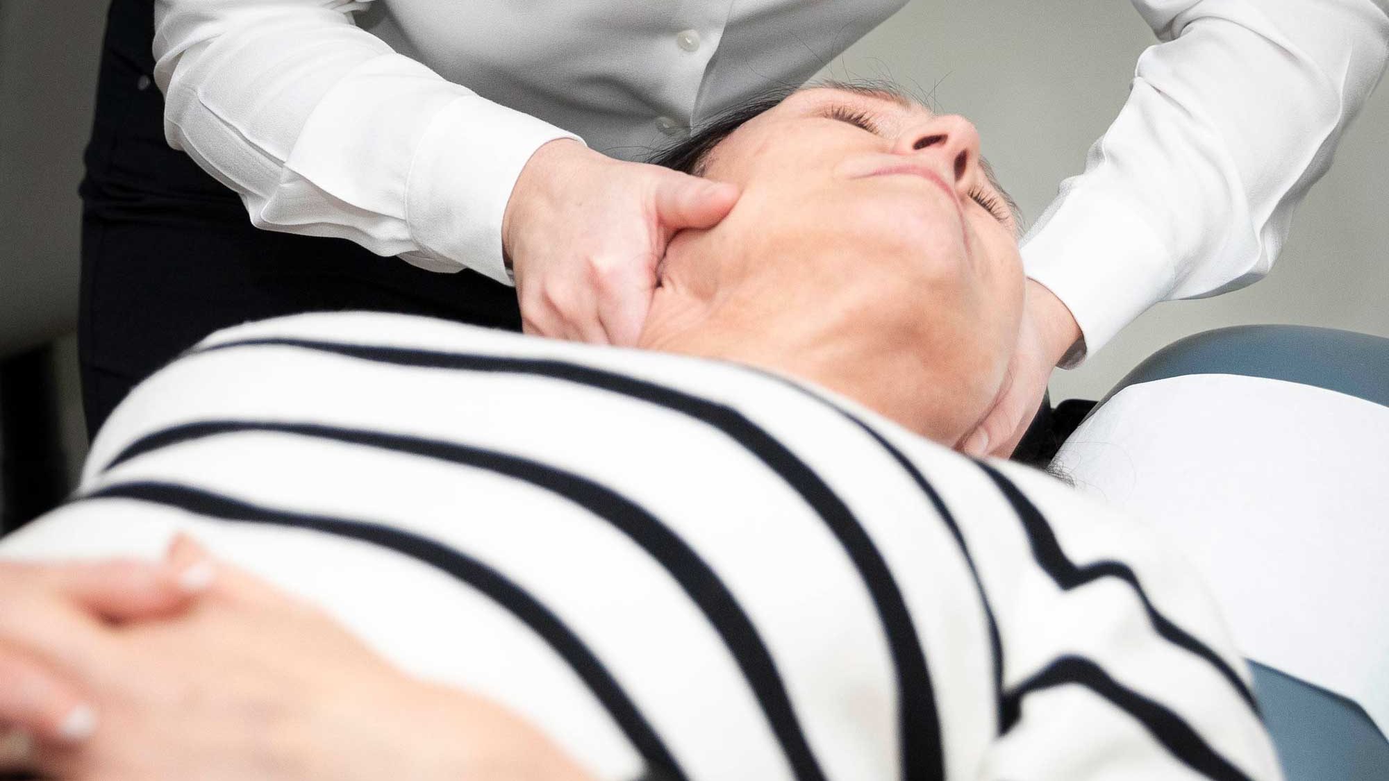 neck and back pain clinic essex southend on sea chiropractor backworks